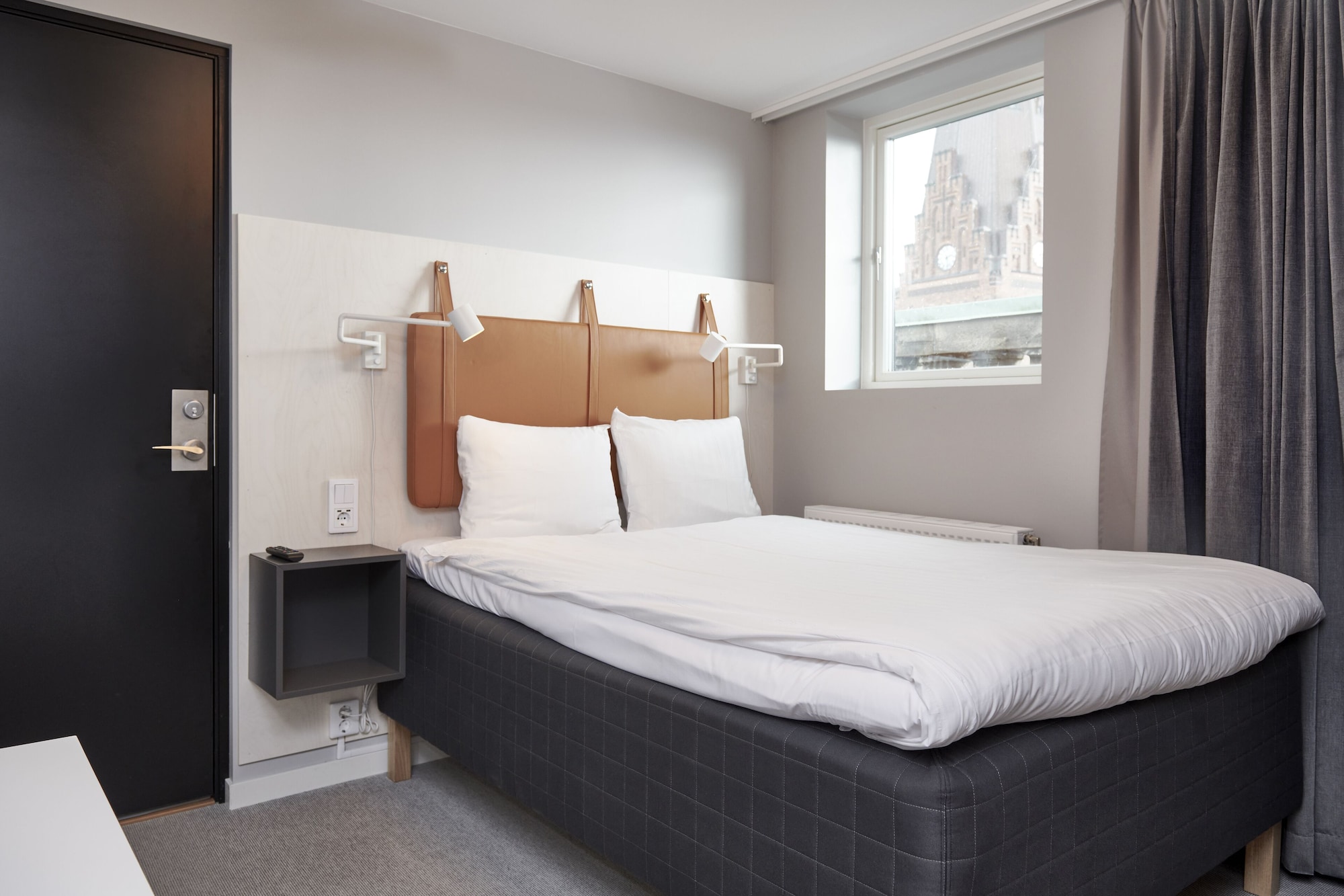 ROOM, DOUBLE BED