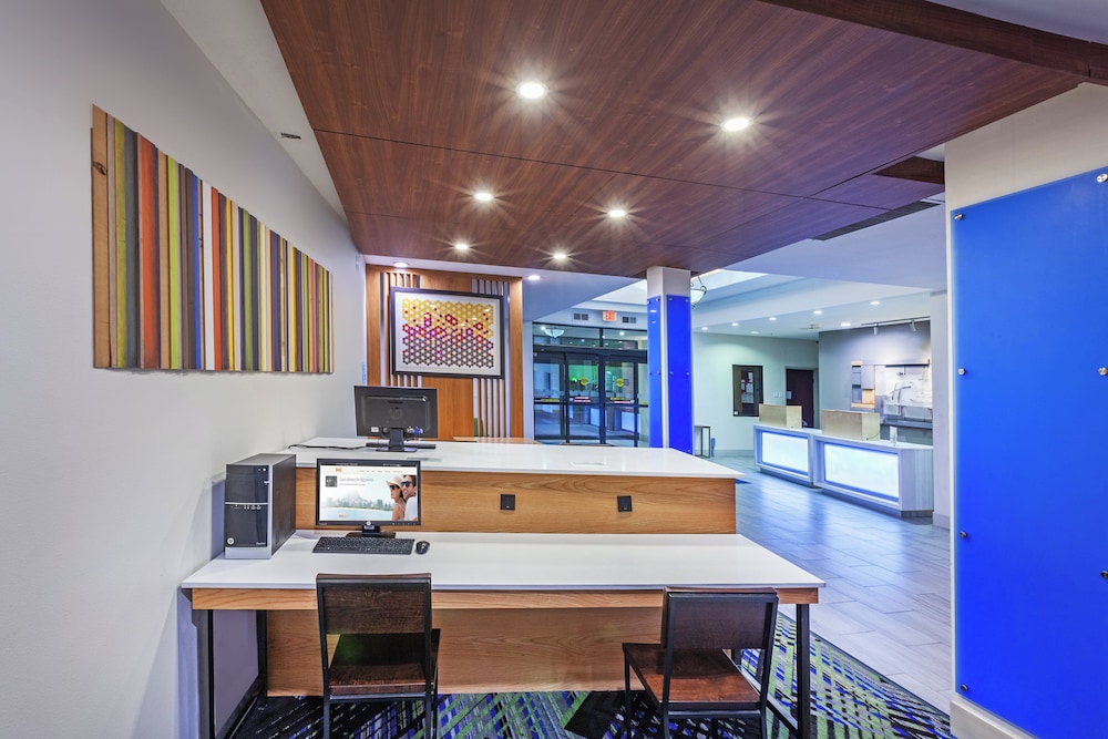 Holiday Inn Express Hotel Suites Orange 24/70
