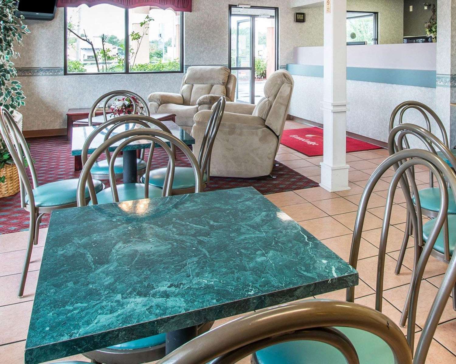 Econo Lodge Dothan West 10/20