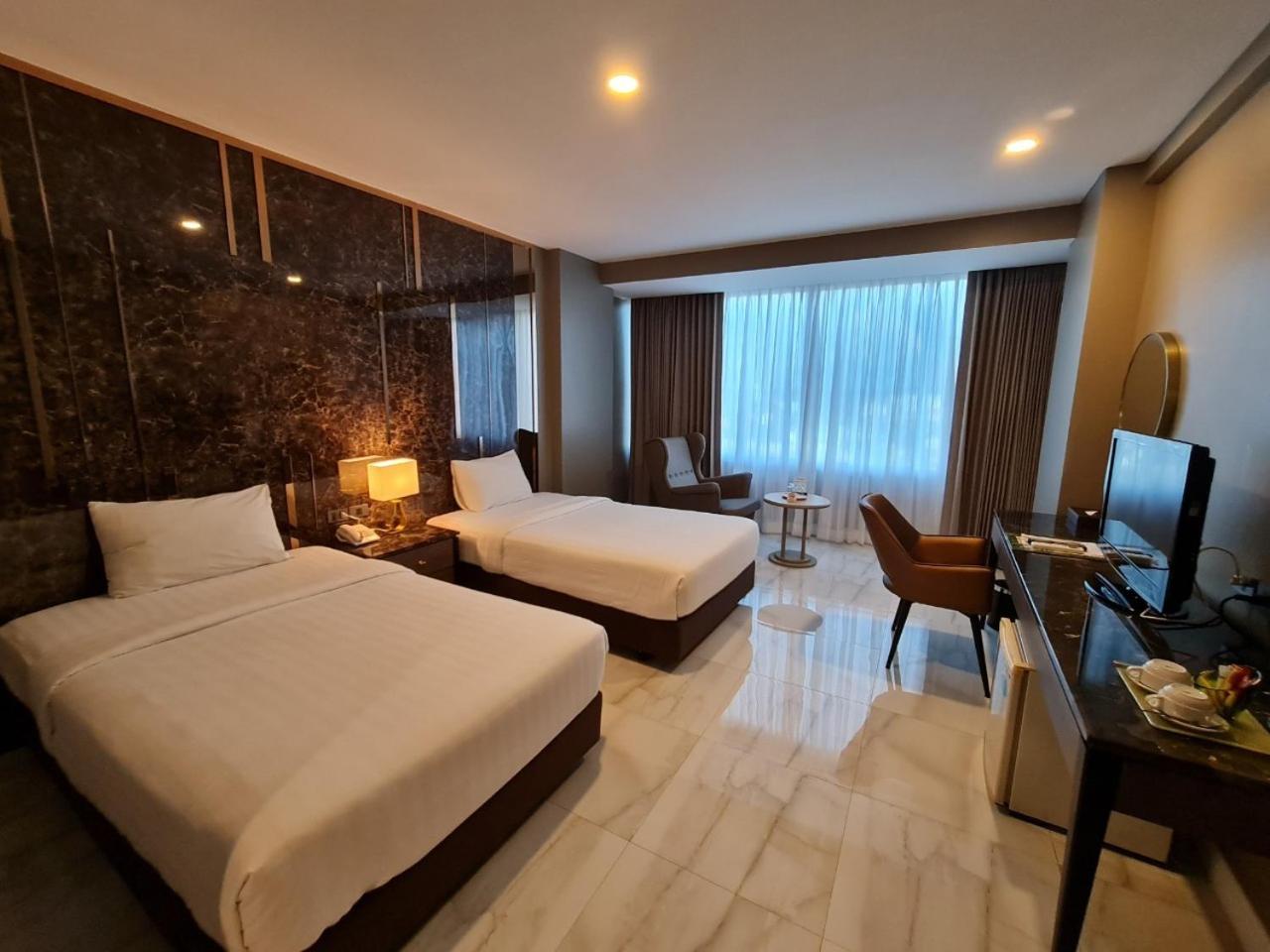 Chaisaeng Palace Hotel 11/20