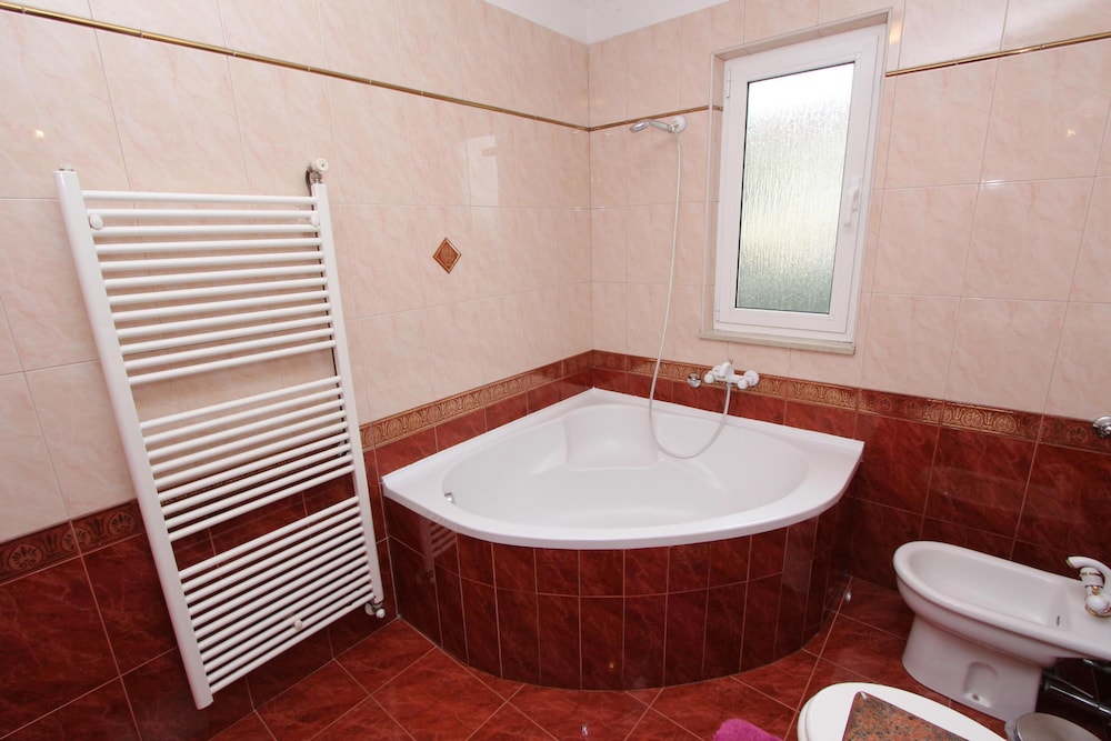 APARTMENT DIVNA 65/66