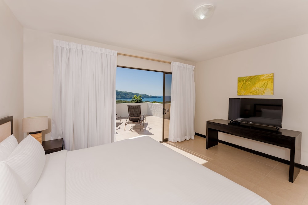 Master, Standard, Suite, Twin Beds, Sofa
