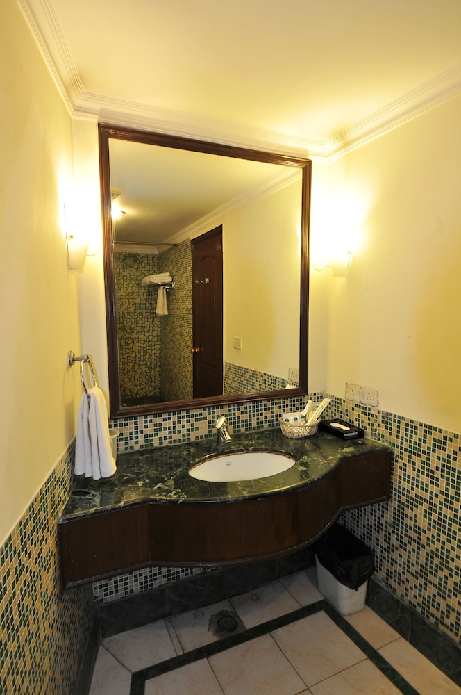 QUTUB RESIDENCY 8/31