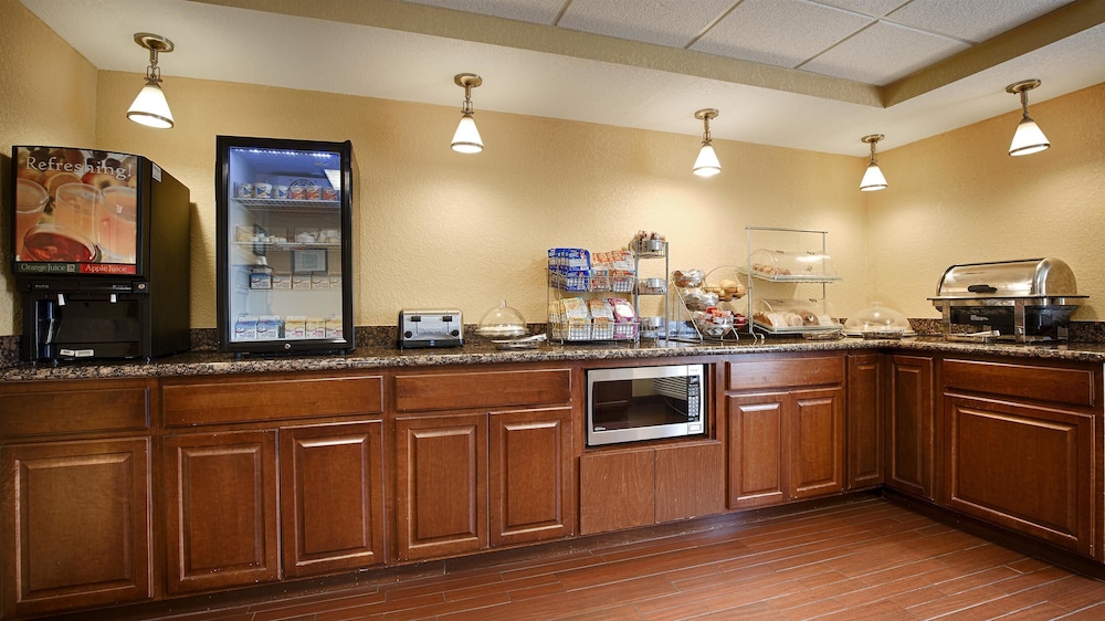 Best Western Plus Parkway Hotel 4/26