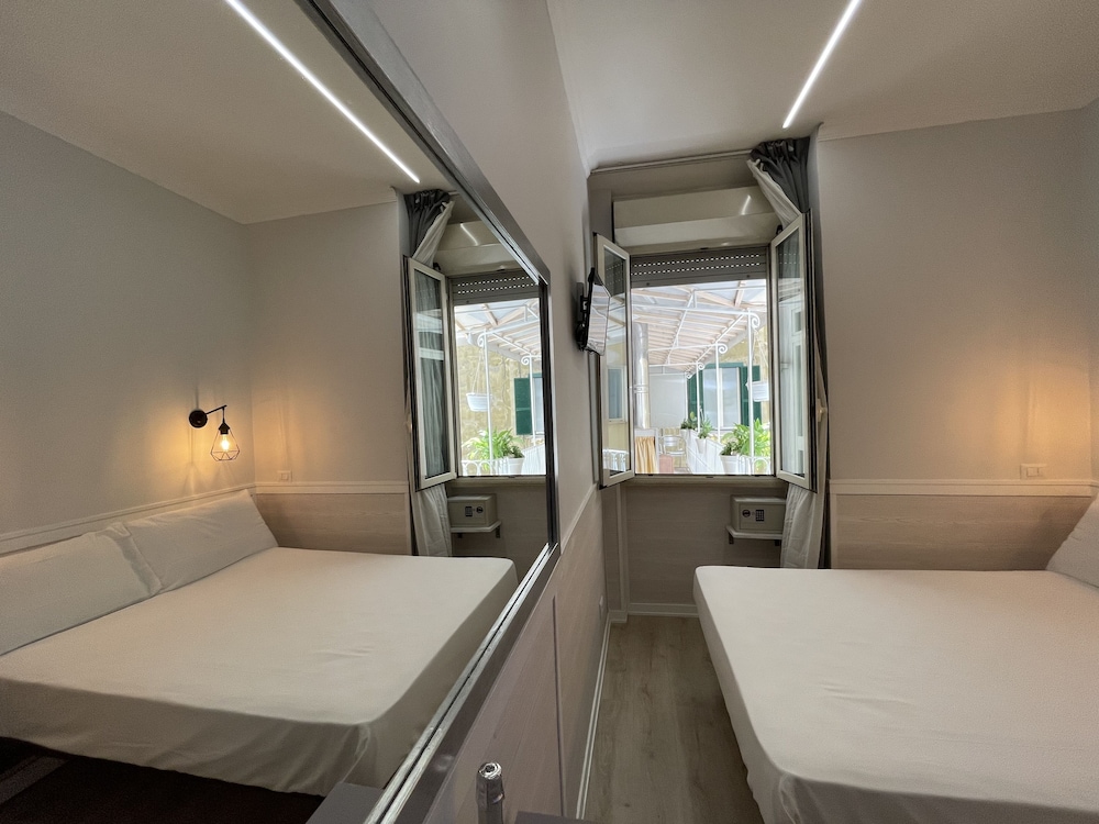 Giotto Flavia Hotel 23/36