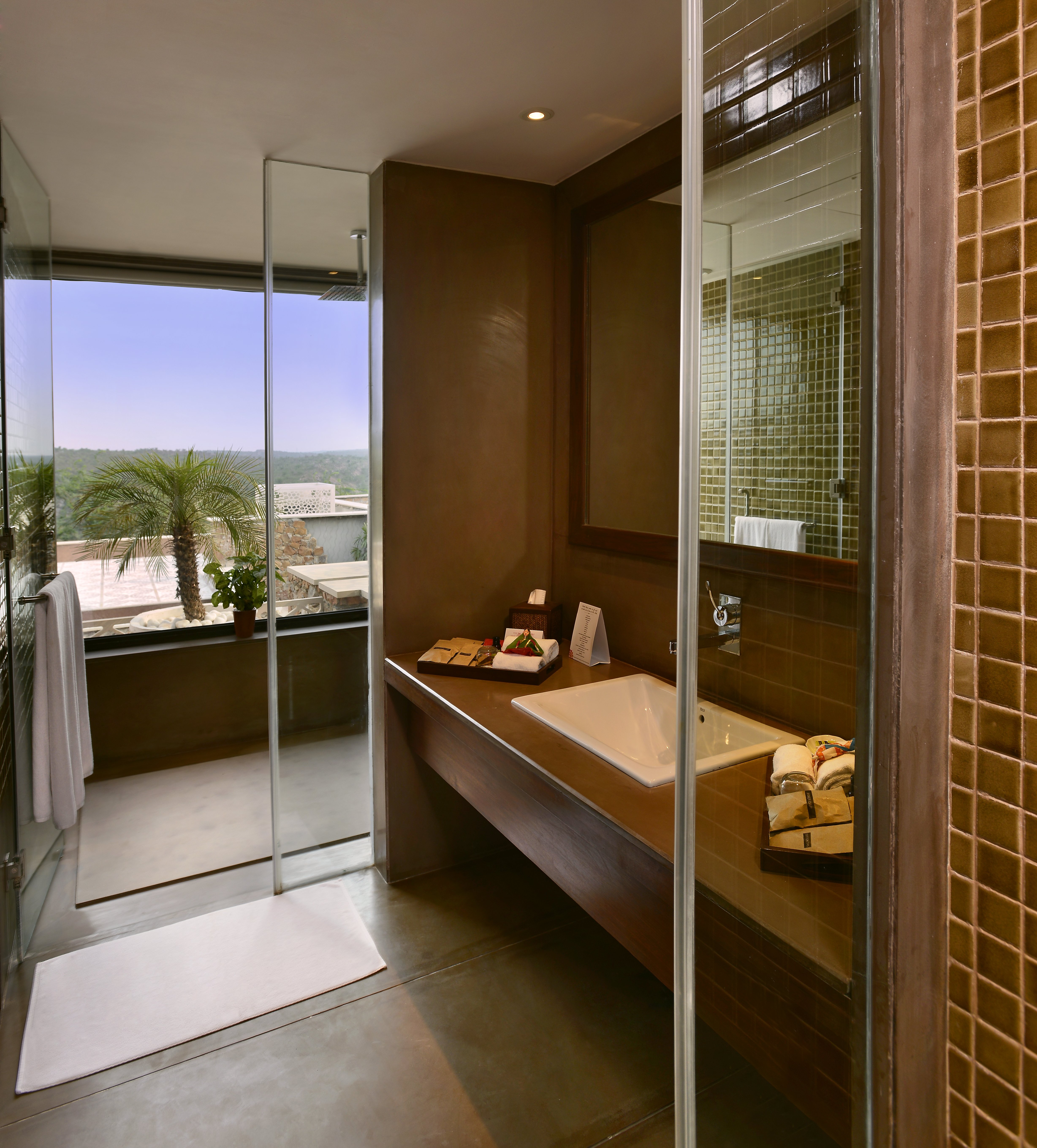 THE LALIT MANGAR 23/52