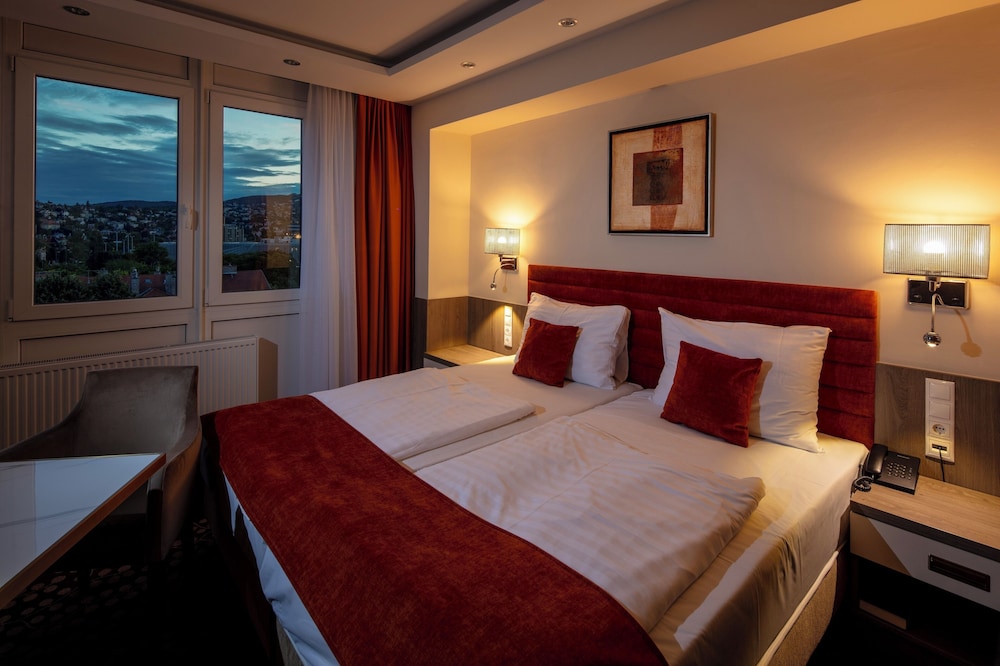 Hotel Charles 30/67