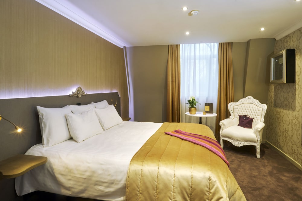 غرفة كلوب بسرير كوين، Chateau de Namur 2/10