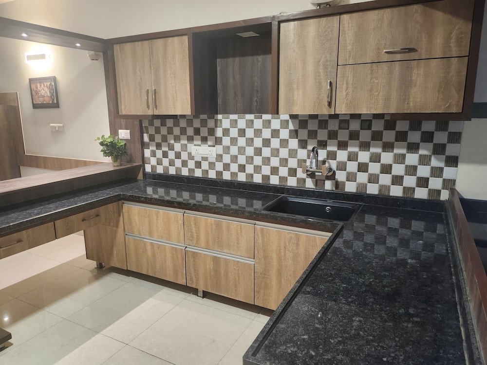 White Castle Corporate Residences 4/50