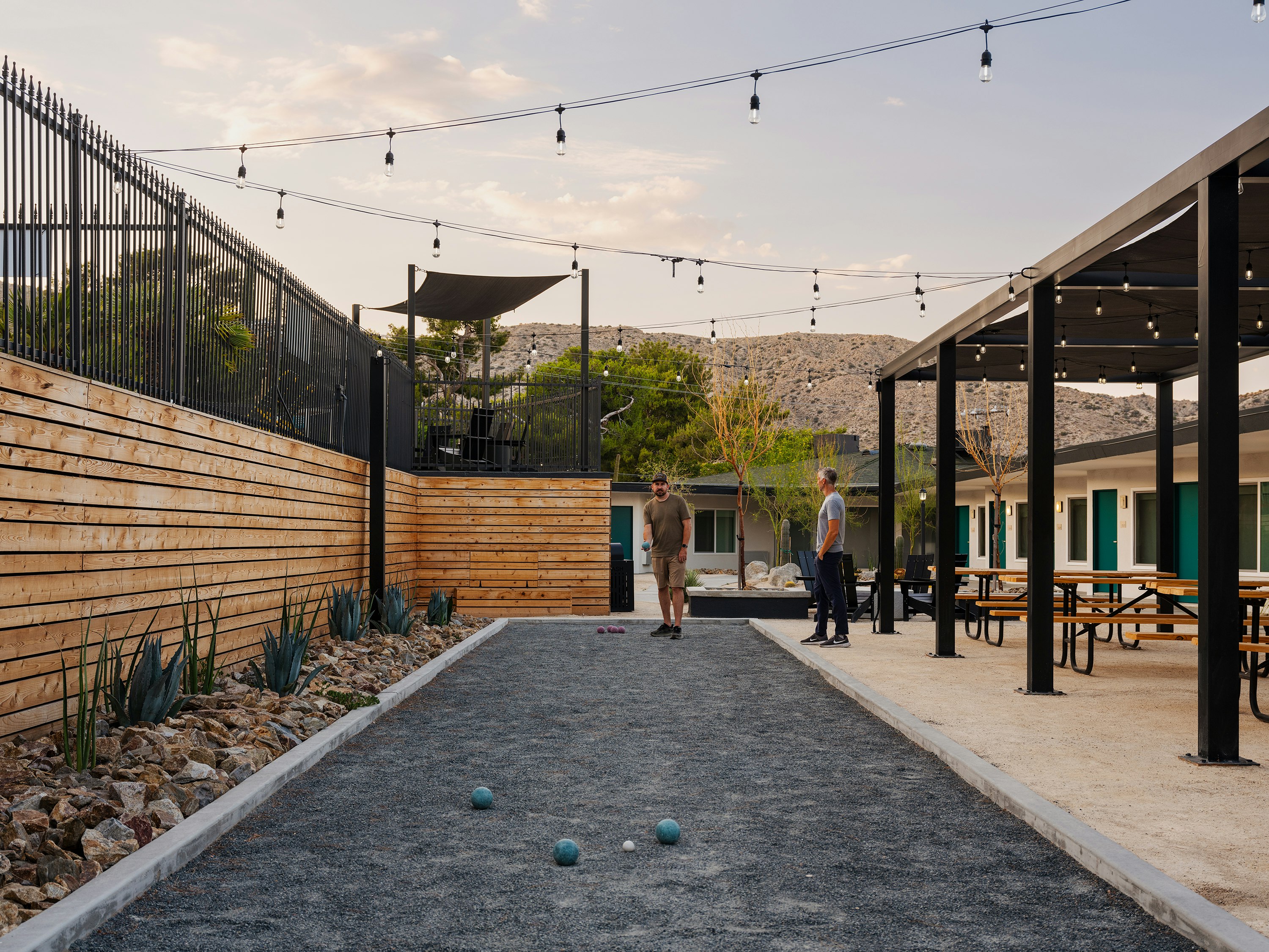 Yucca Valley/Joshua Tree Hotel 32/58