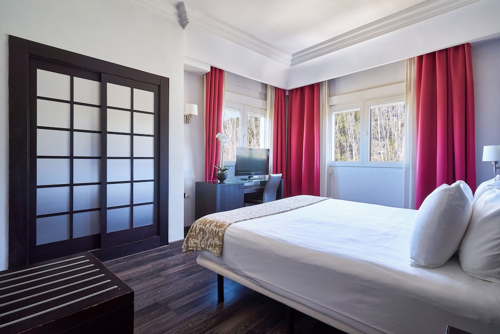 Room, Single, Double Bed