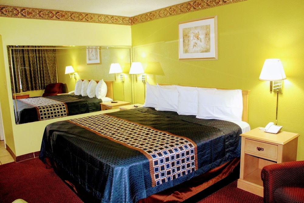 Hutchinson Inn 28/58