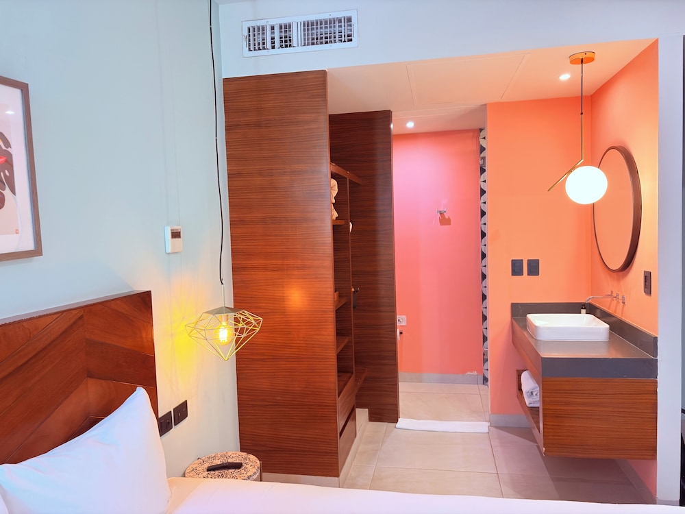 Calixta Hotel 49/50