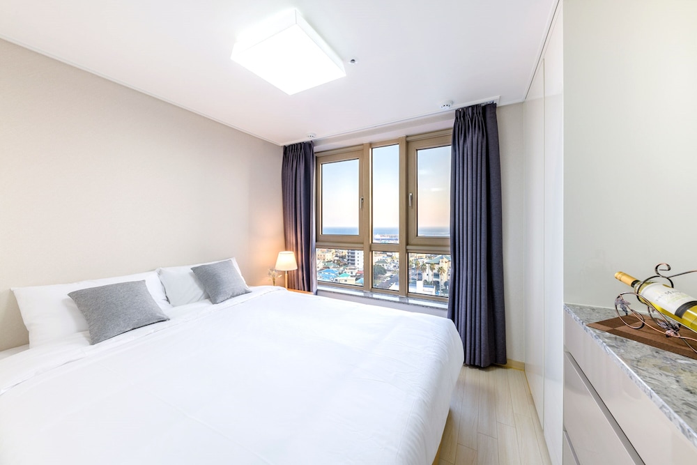 غرفة جونيور بسريرين مزدوجين بإطلالة على البحر، Shin Shin Hotel Seogwipo 2/6