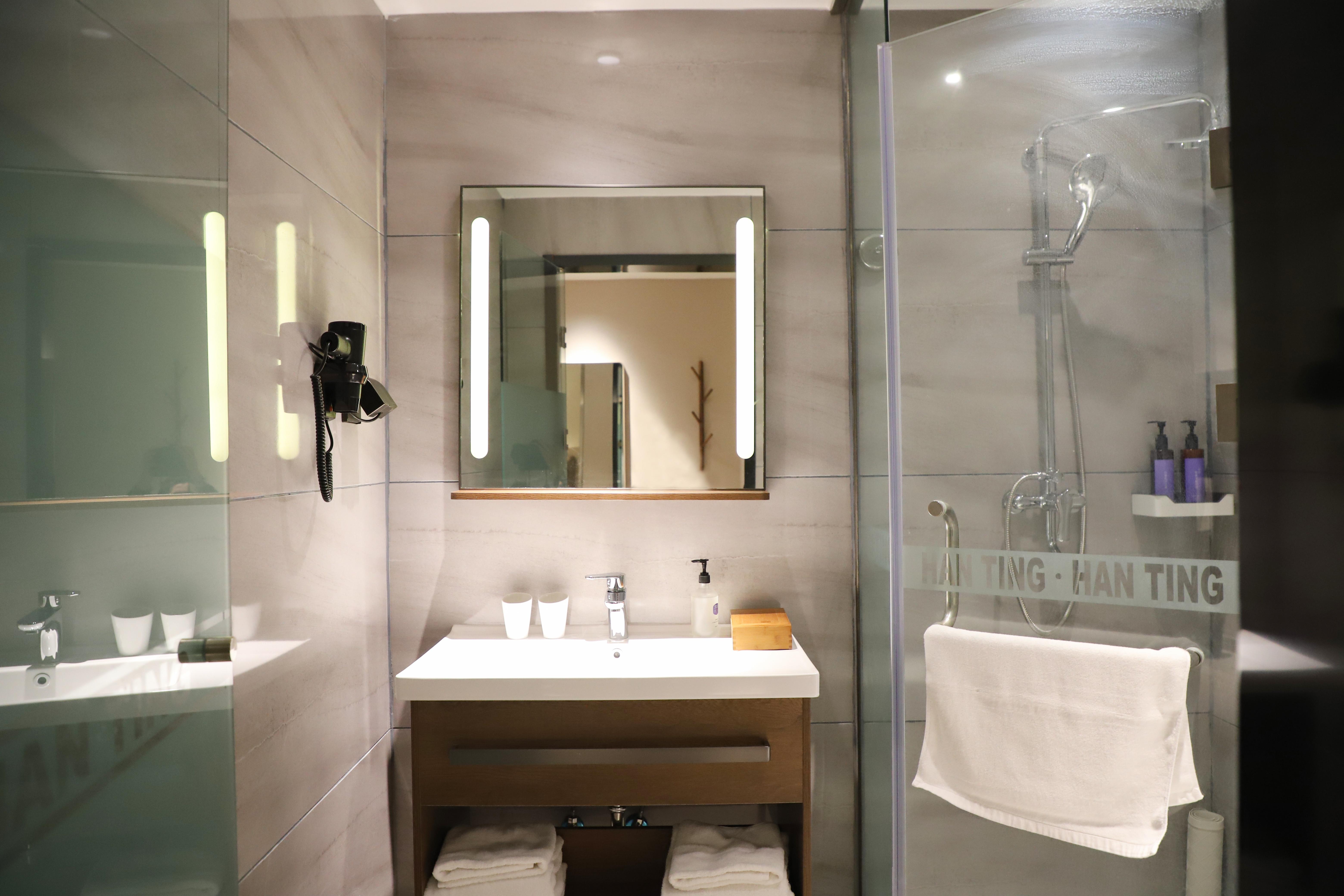 Lavande Hotel (Tianjin Wuqing High-speed Railway Station Daguangming Center) 41/43