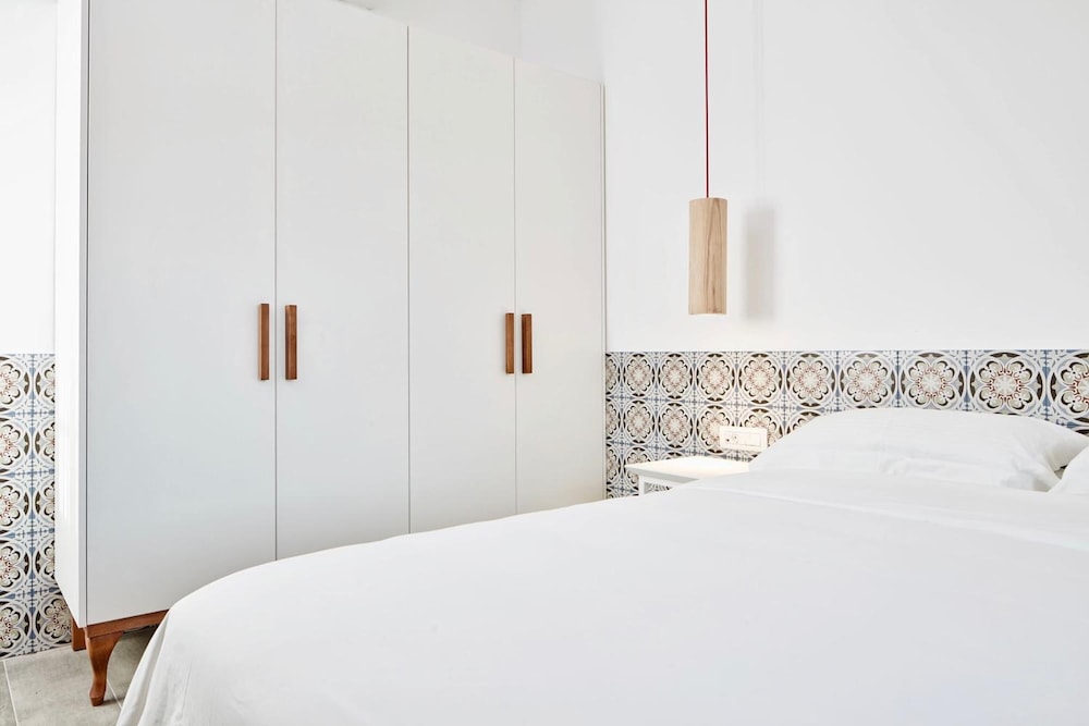 Angelina Aegina Escape 14/48