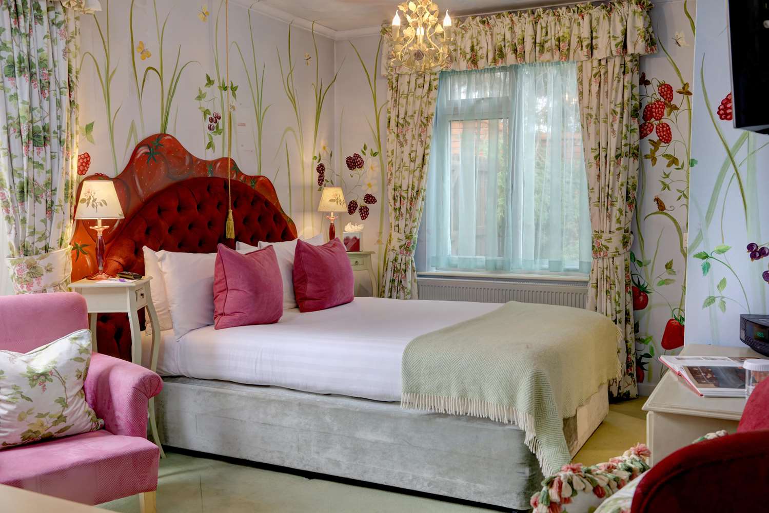 Theme, Double Bed