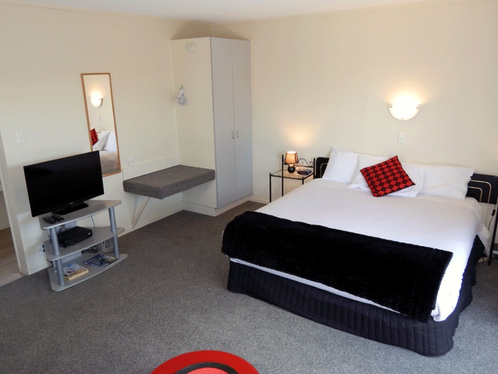 Cheviot Park Motor Lodge 13/50
