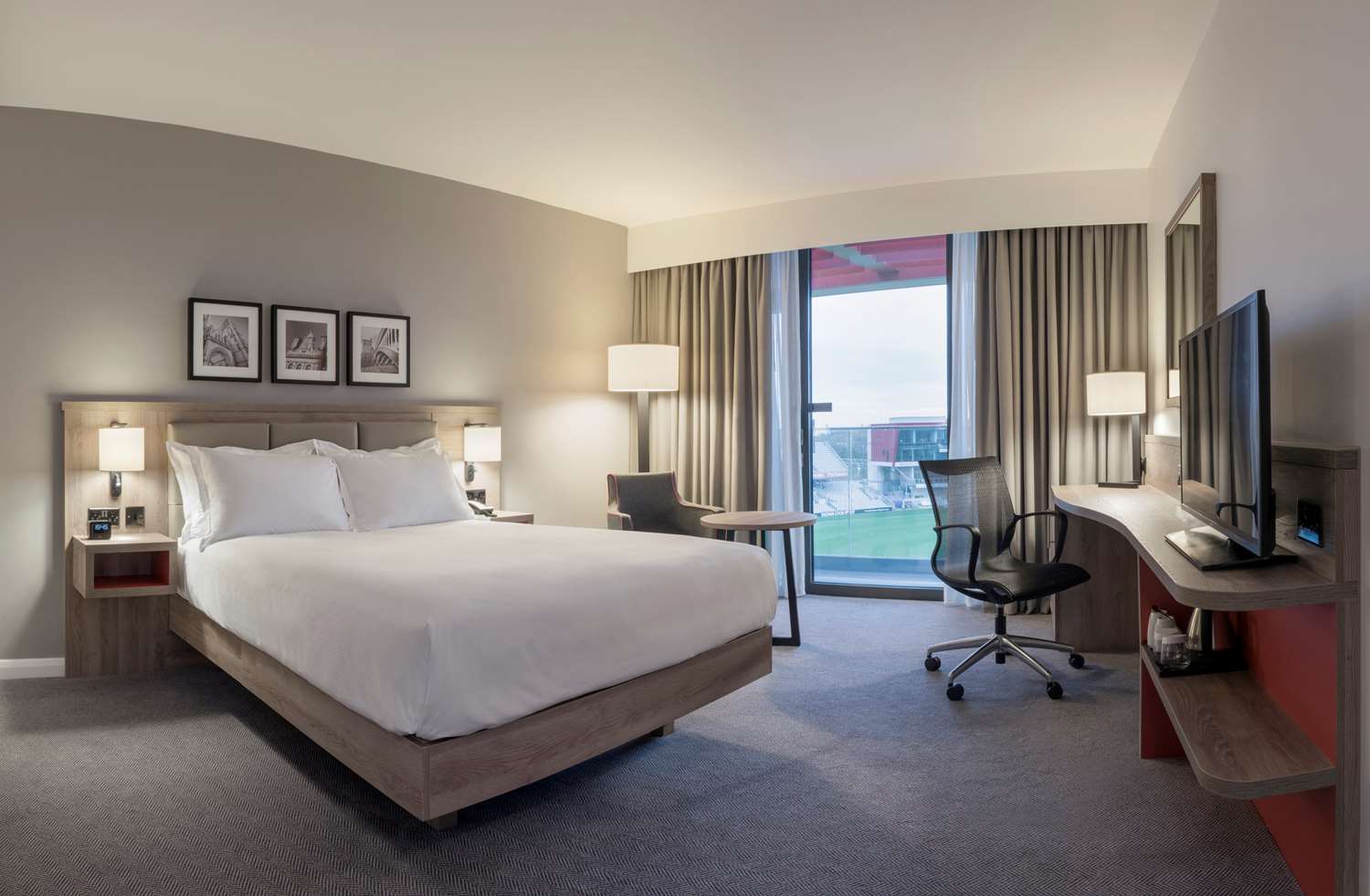 Deluxe, King Bed, Stadium View