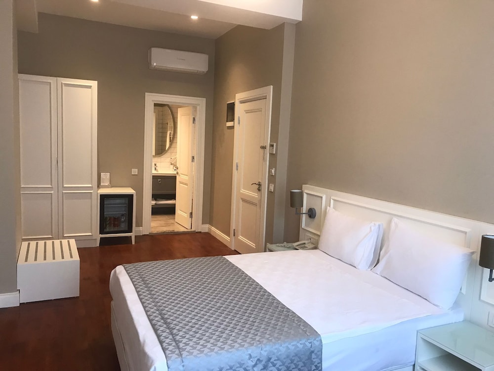Triada Otel 13/76
