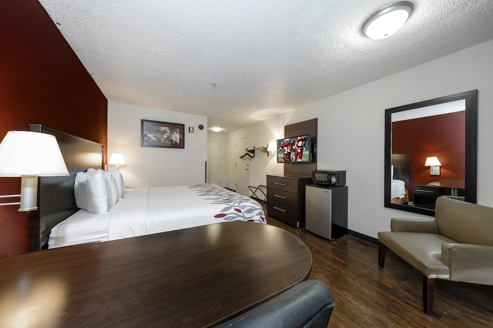 Red Roof Inn & Suites Savannah Airport 14/36