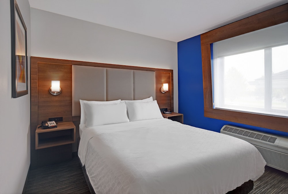 Holiday Inn Express Marshall 17/48