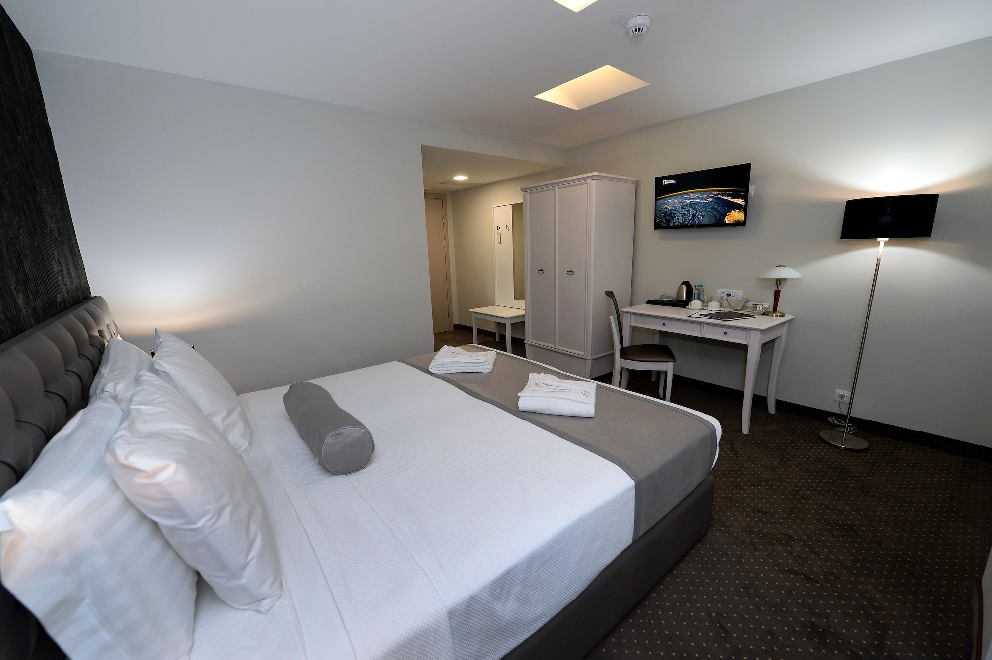 DELUXE, DOUBLE BED, CITY VIEW, JETTED TUB