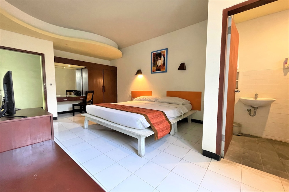 The Yani Hotel 24/57