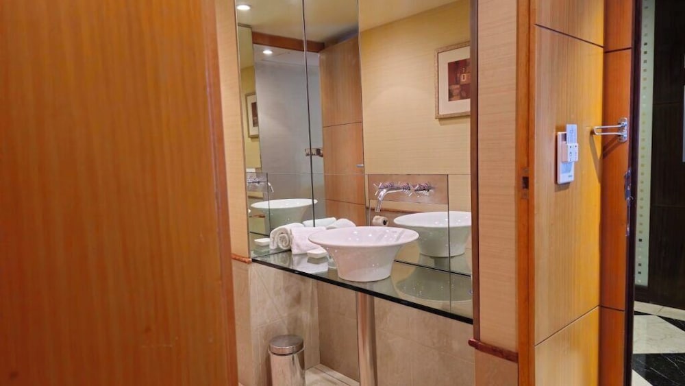 SUITE, KING BED, BALCONY