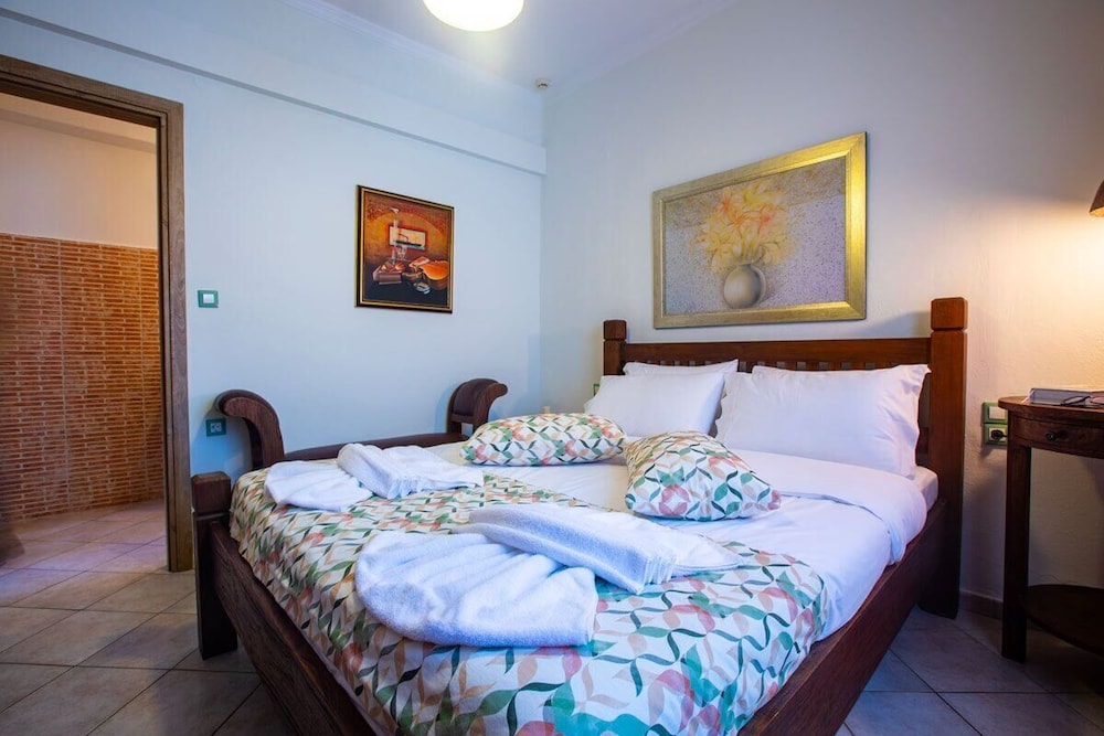 Kastro Hotel 4/50