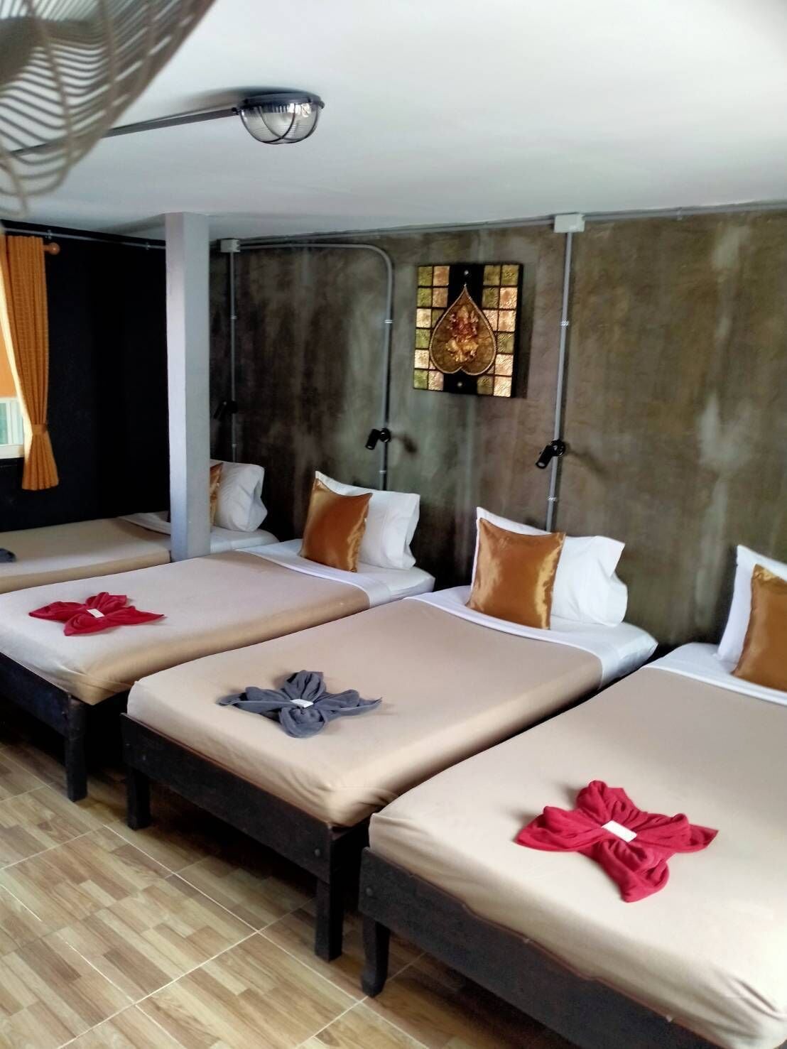 FAMILY, 4 BEDS