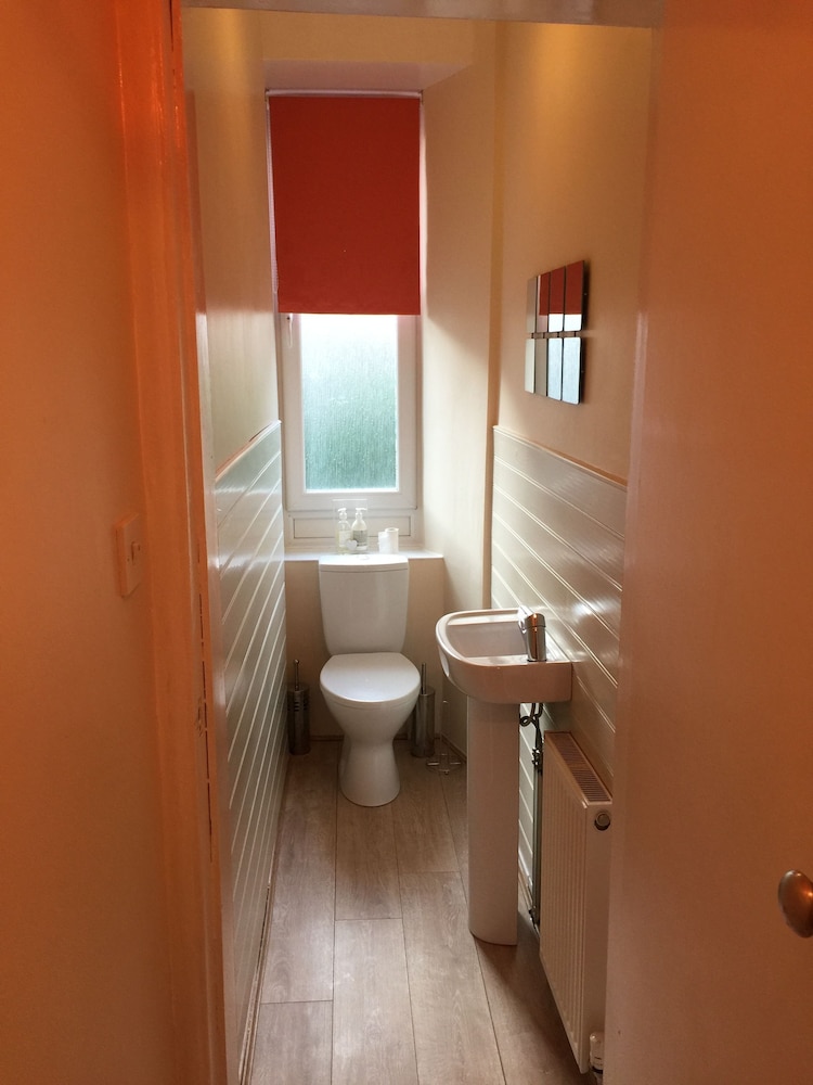 Great location 1 Bedroom Scotstoun Flat 7/10
