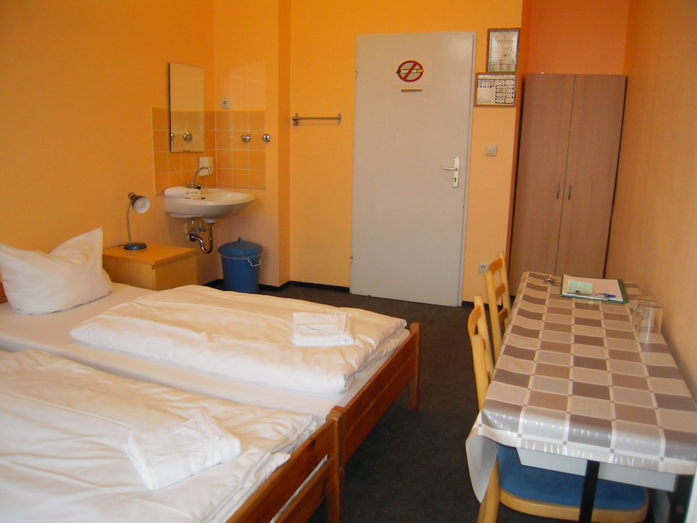 HappyGoLucky Hotel + Hostel 13/52