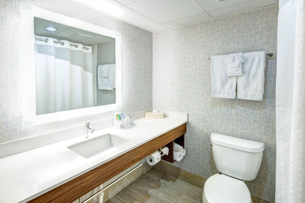 Holiday Inn Express Woodbridge 25/64