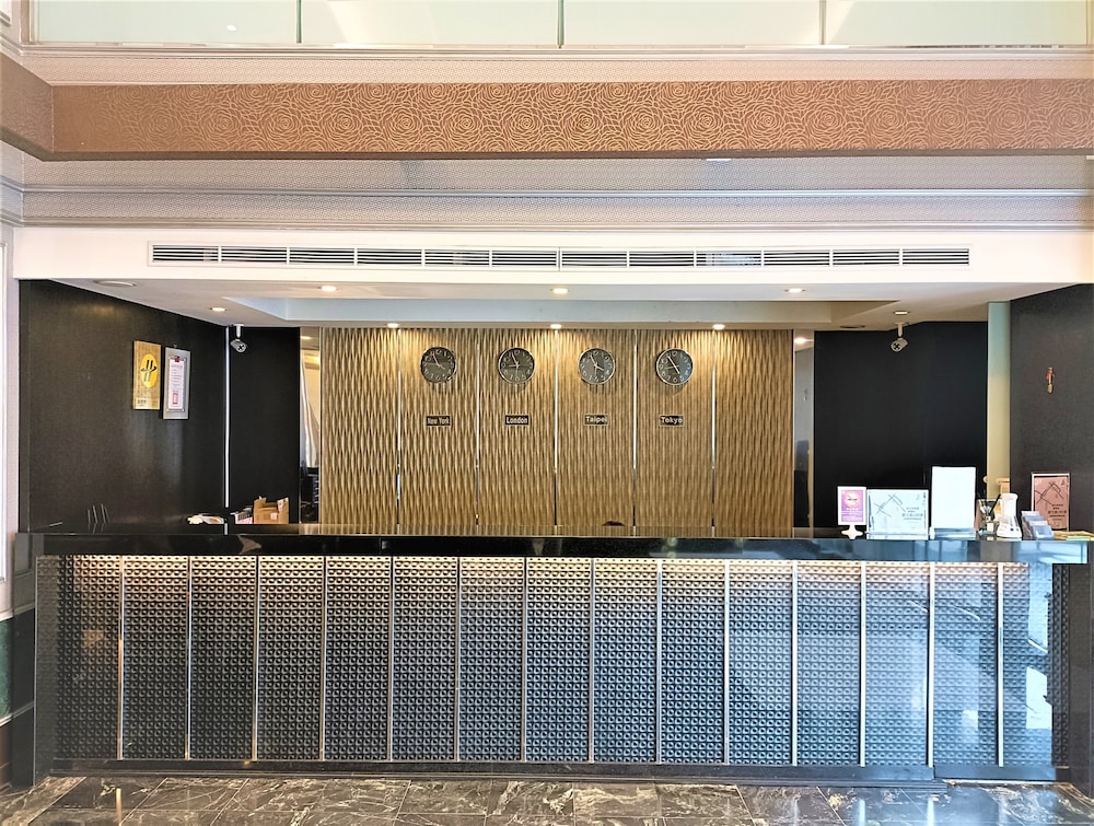 Well Garden Hotel 9/50