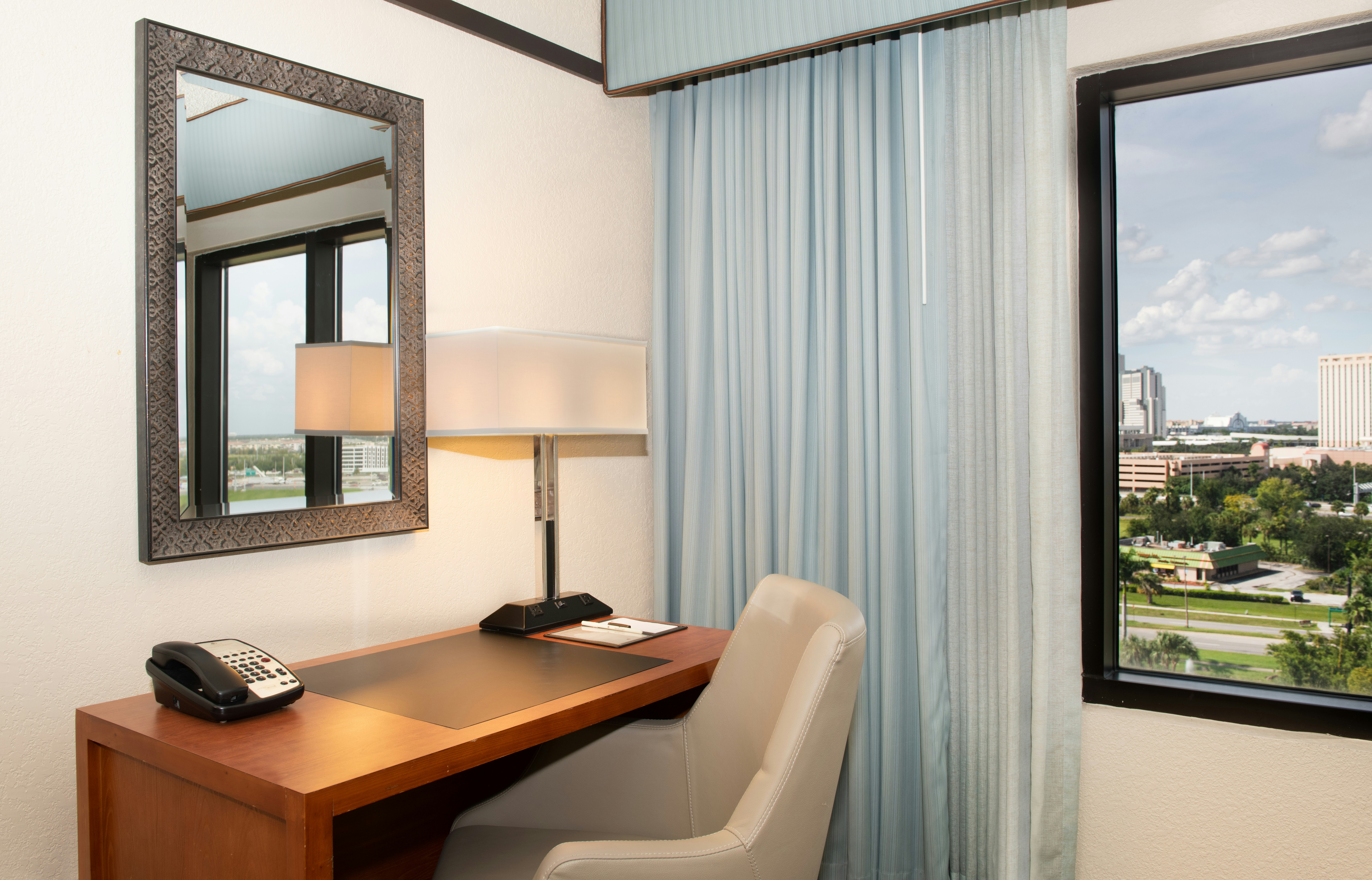 DoubleTree by Hilton Orlando Theme Park Resort 50/50