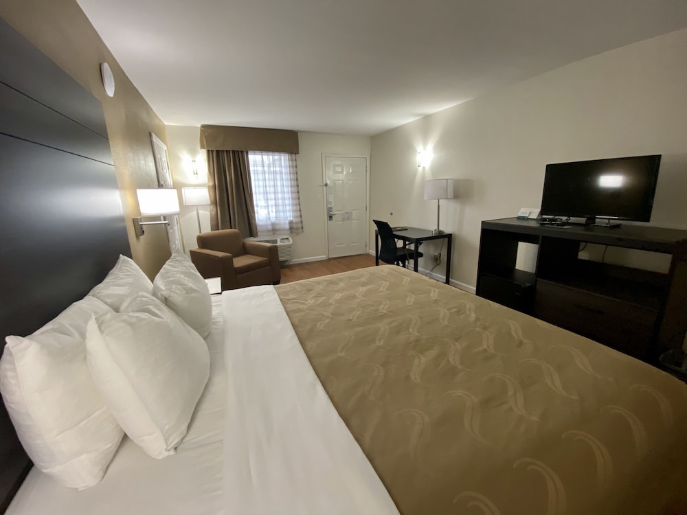 Quality Inn Branson Hwy 76 Central 12/53