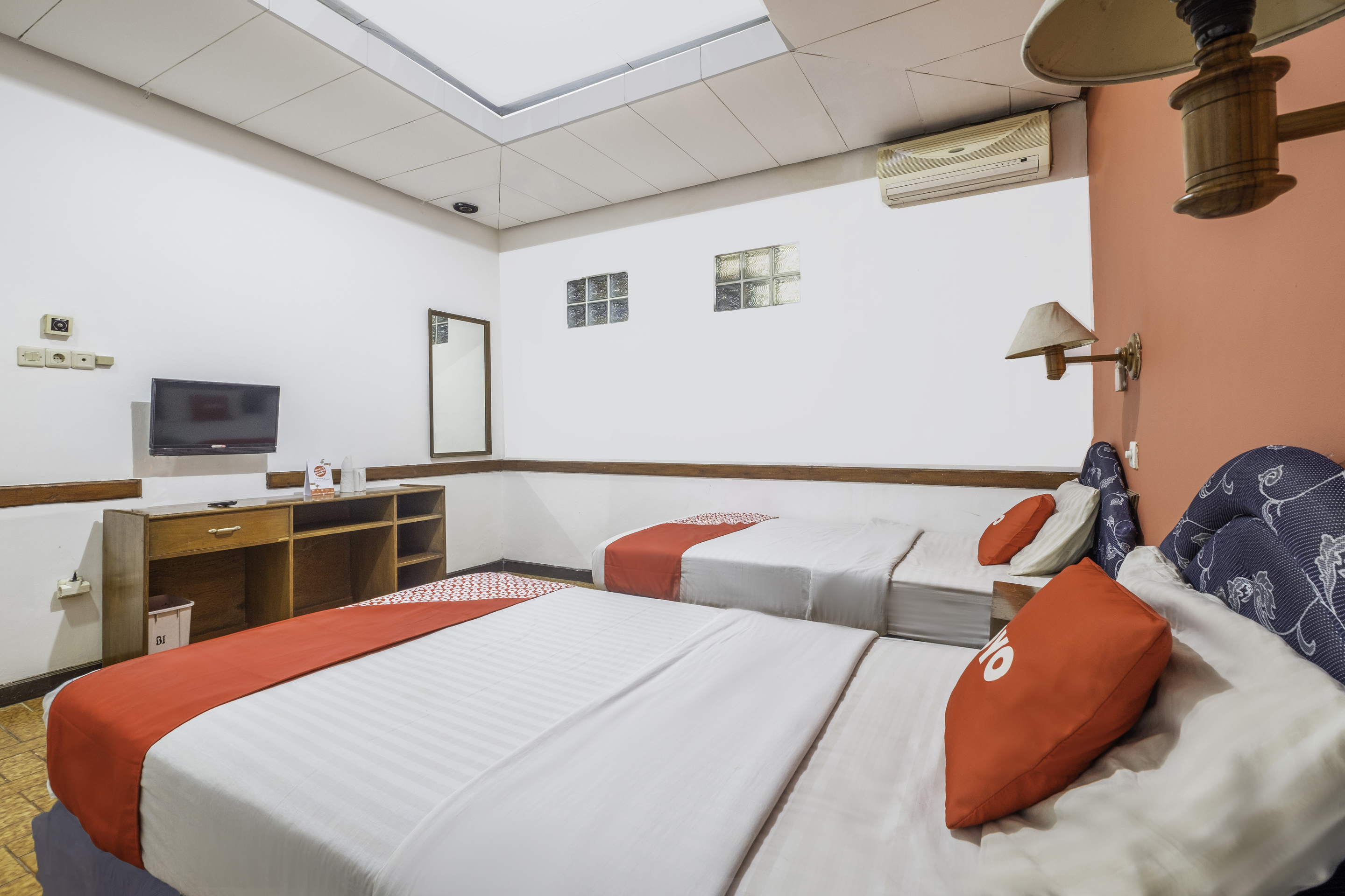 OYO 1945 Hotel Bali Near RS Muhammadiyah 24/53