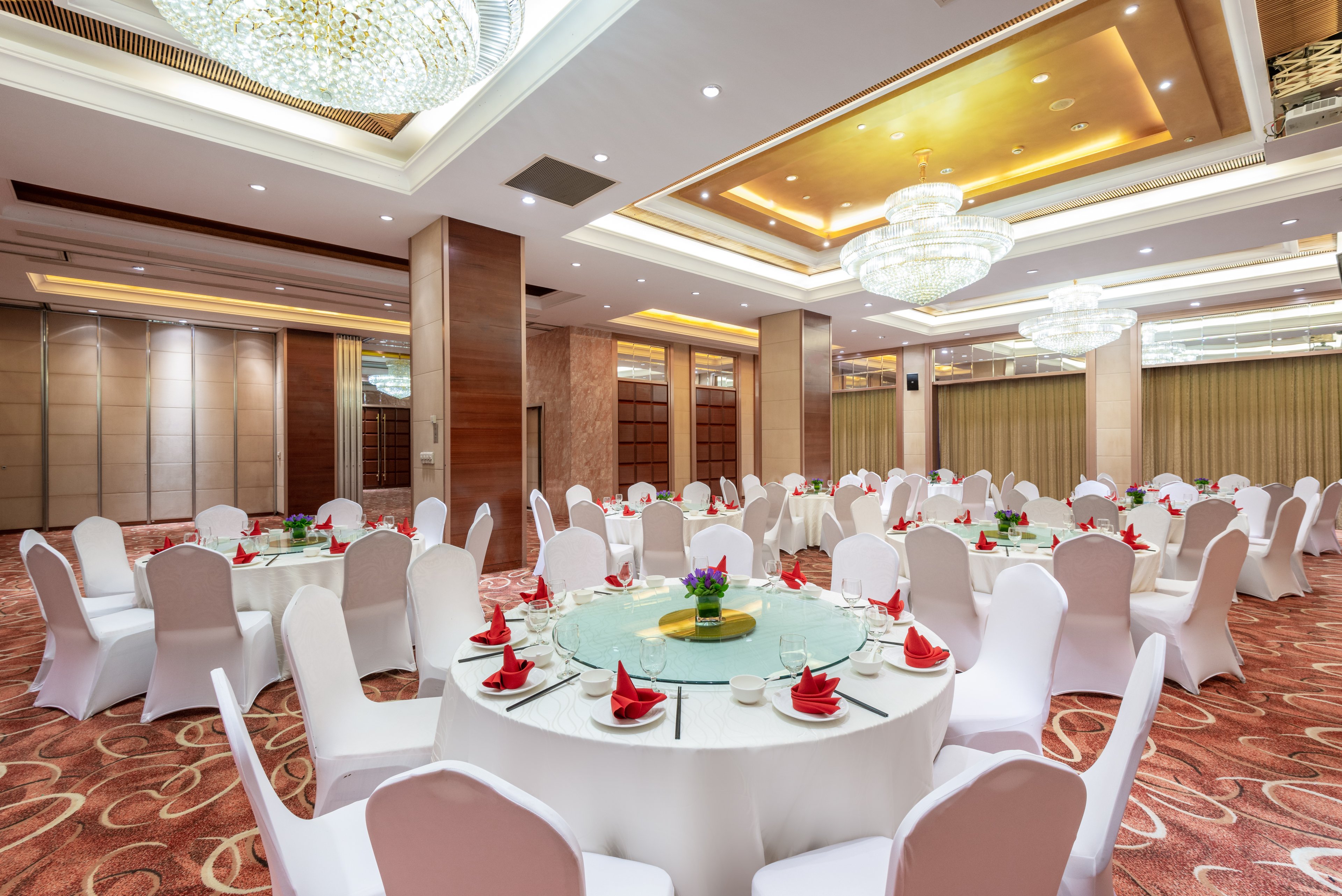 Holiday Inn Shanghai Pudong Nanpu 66/76