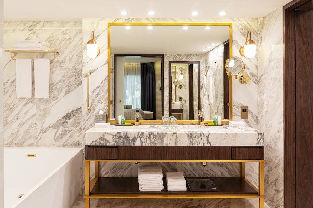 جناح بريميوم بغرفة نوم واحدة، Le Meridien Dubai Hotel and Conference Centre 4/8