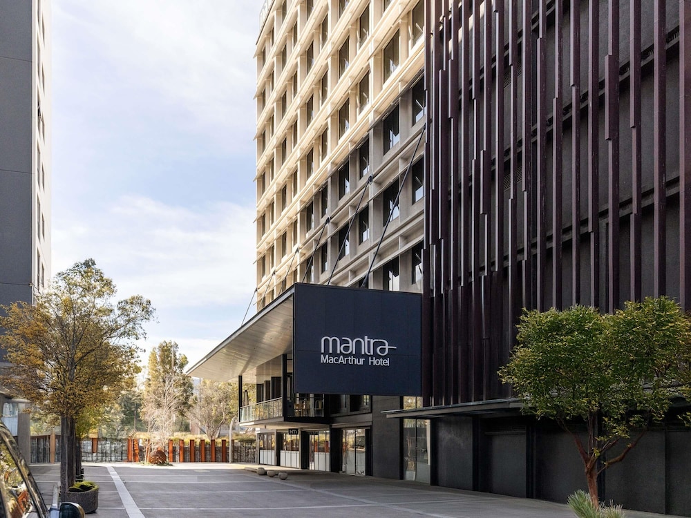 Mantra MacArthur Hotel 71/75