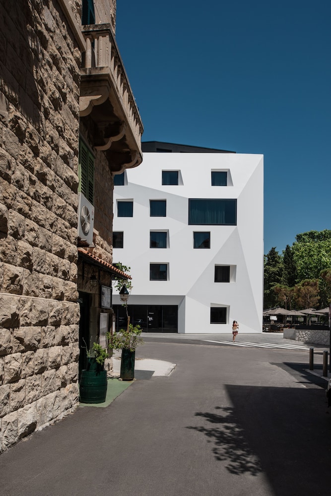 Briig Boutique Hotel 66/72