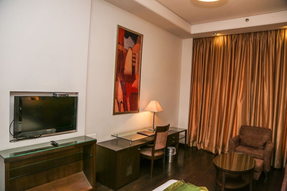 Hotel Western Court Panchkula 35/50