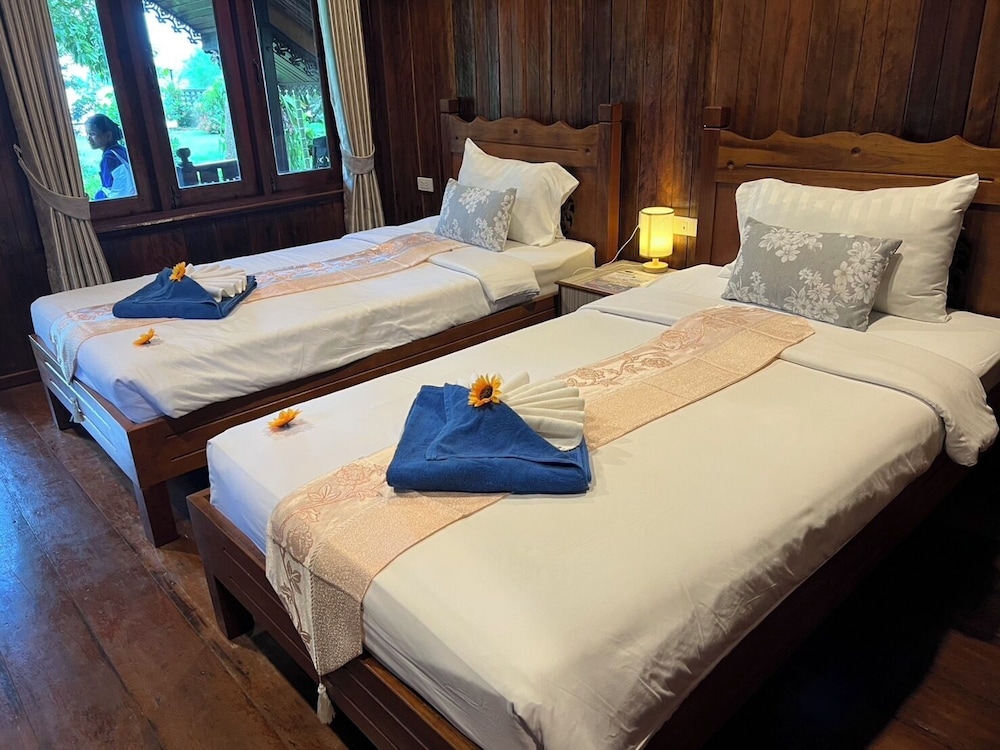 WOODEN, COTTAGE, DOUBLE BED, POOL VIEW