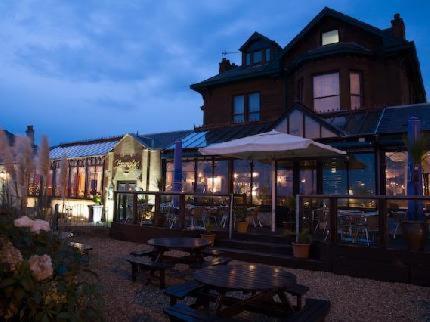 Lauriston Hotel 2/23