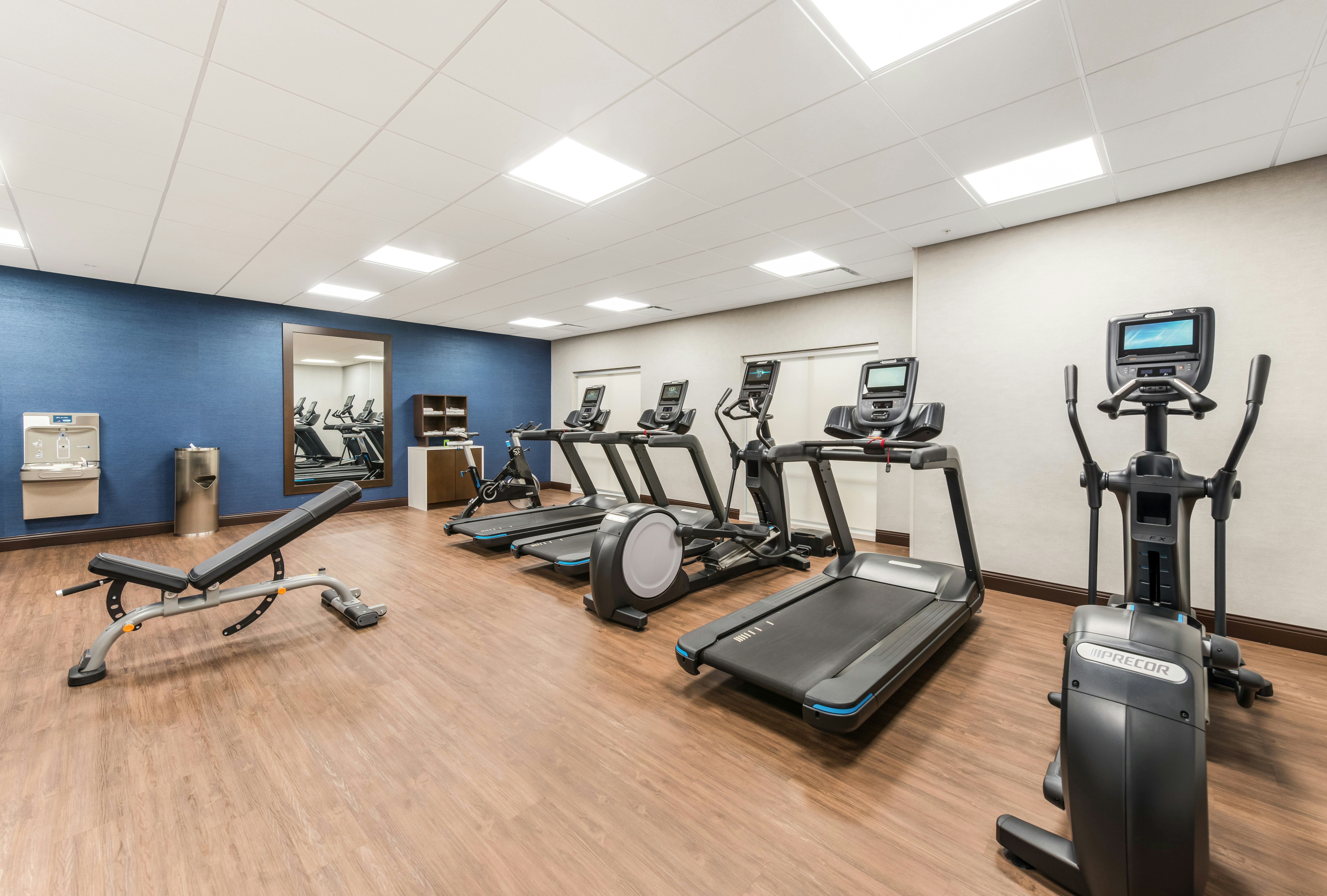 Hampton Inn and Suites Benton Harbor MI 27/47