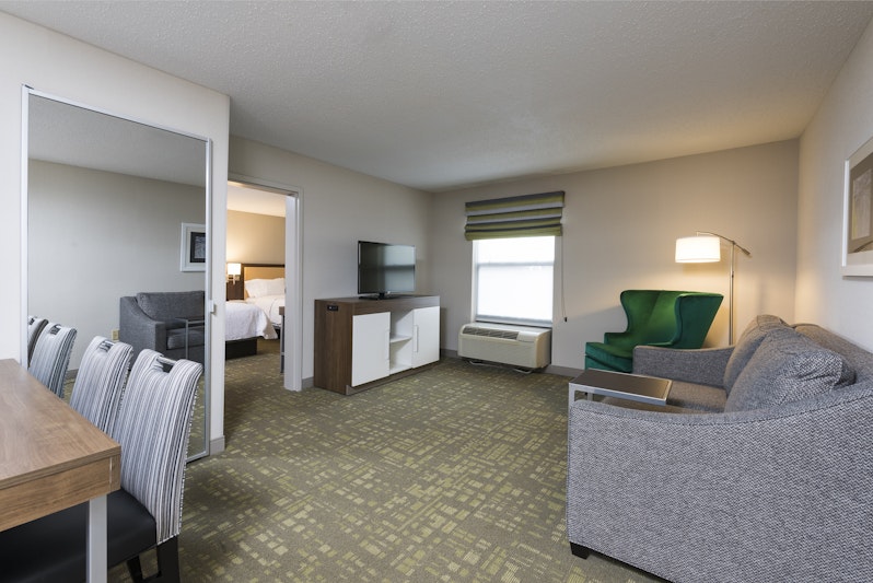 Hampton Inn & Suites East Lansing Okemos 18/80