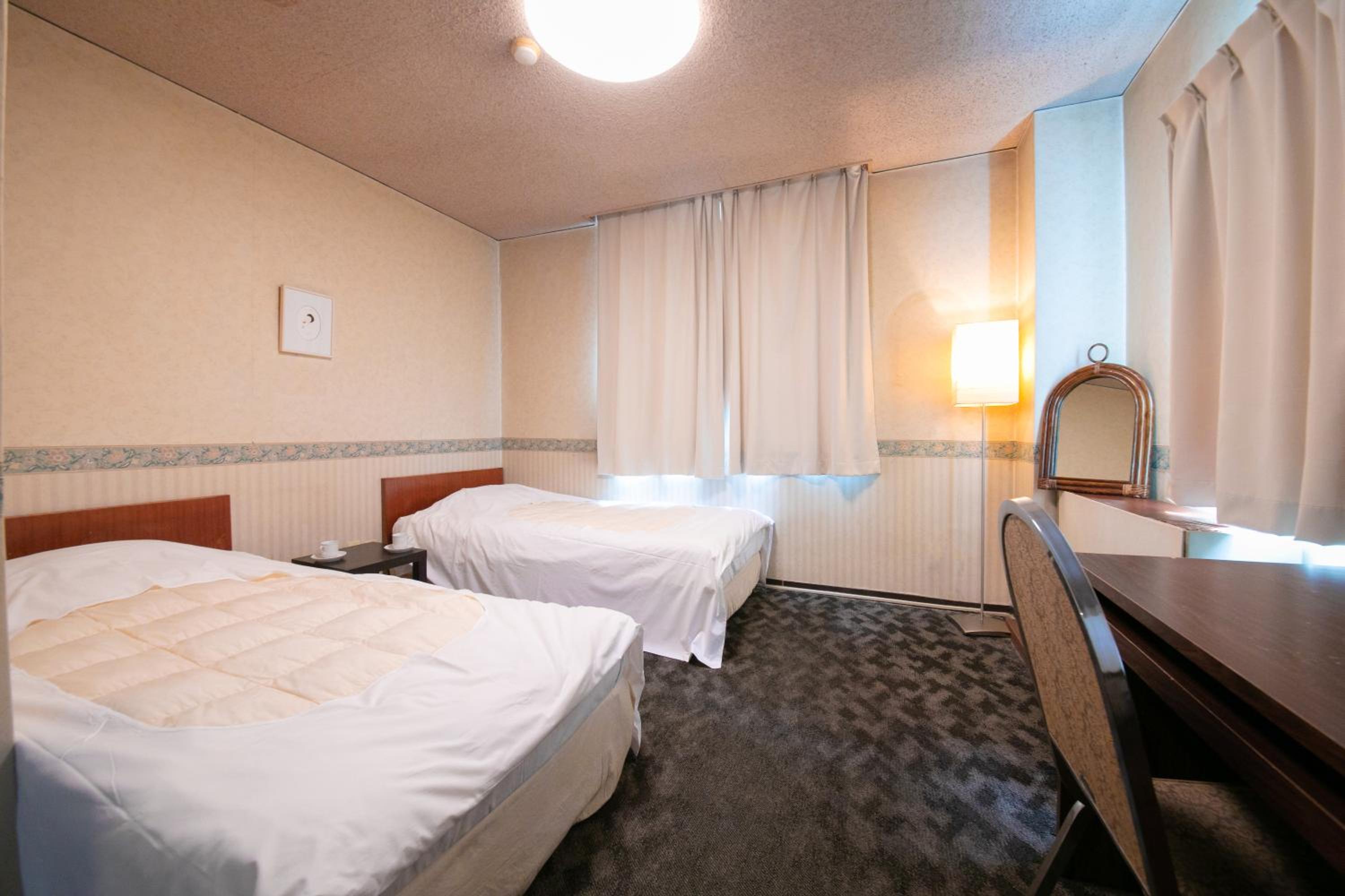 Economy, Twin Beds