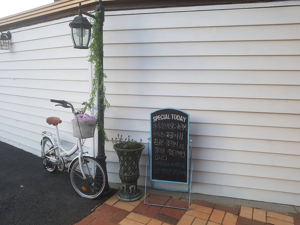 Tongyeong Pungcha Maeul Iris Pension 43/50