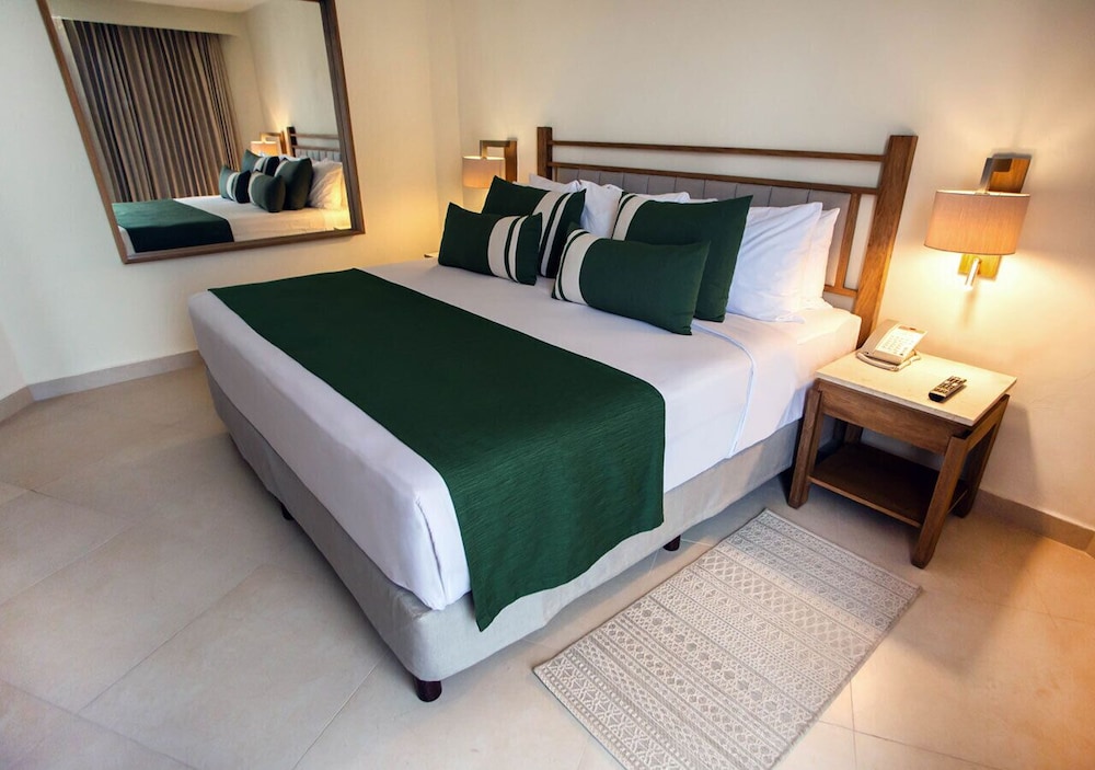 Park Royal Beach Acapulco - All Inclusive 10/50